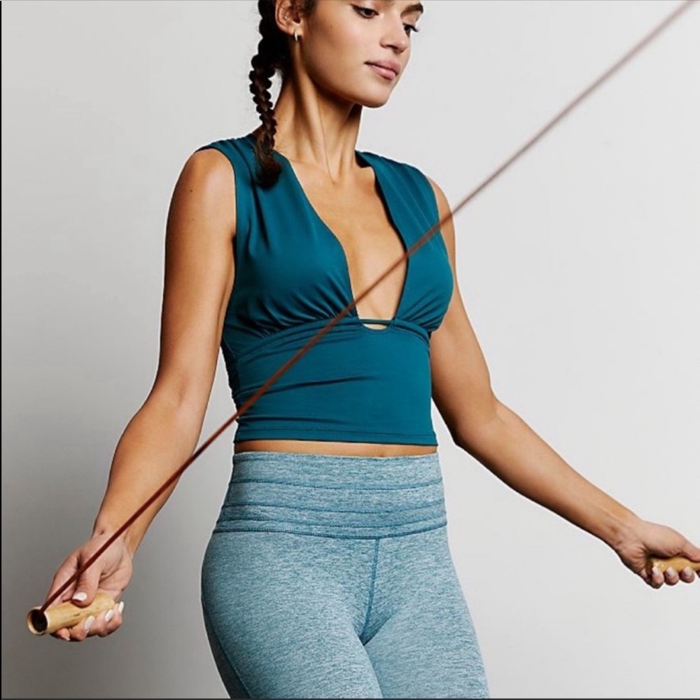 *SOLD*Free People movement M deep v crop tank top - Picture 6 of 11